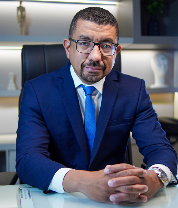 Dr. Felipe Gomes